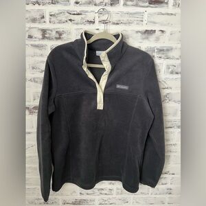 Columbia Black Fleece Snap front Women’s size Large